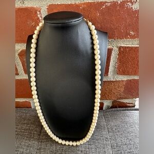 Vintage 1928 Classic Cream Pearl Necklace